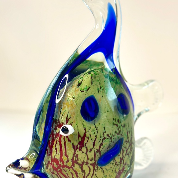 Glass Statue of a fish - Item dimensions 9” x 8.5” x 3.5” - Picture 3 of 3